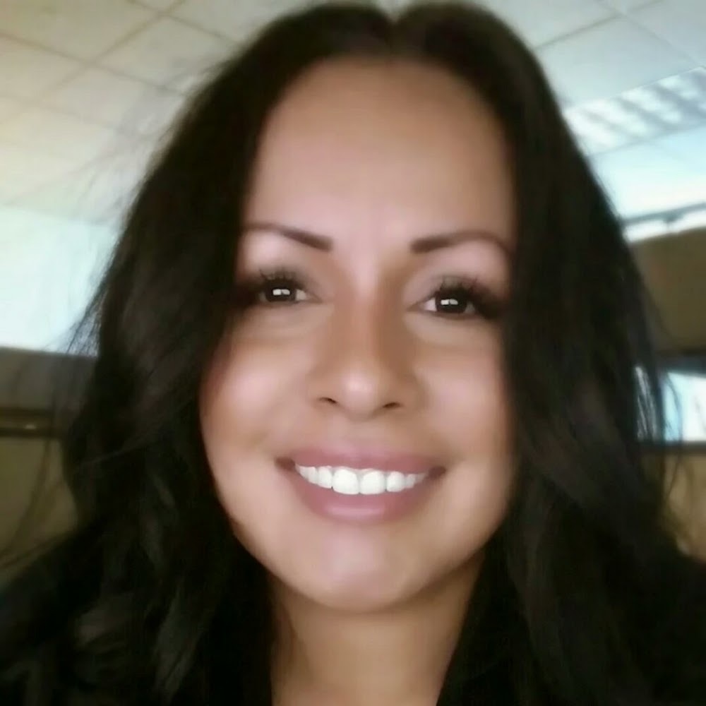 Meet your Posher, Estela